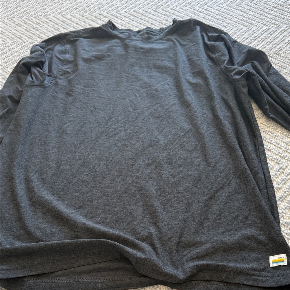 Men’s Vuori charcoal gray Long Sleeve Shirt